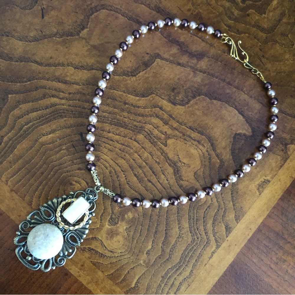 Handcrafted repurpose filigree pendant Czech Pearl necklace - Picture 10 of 11